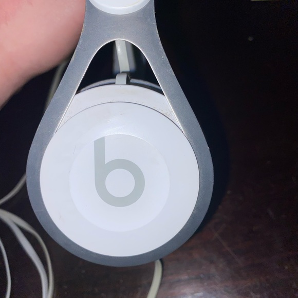 Authentic Beats by Dre - Picture 3 of 5